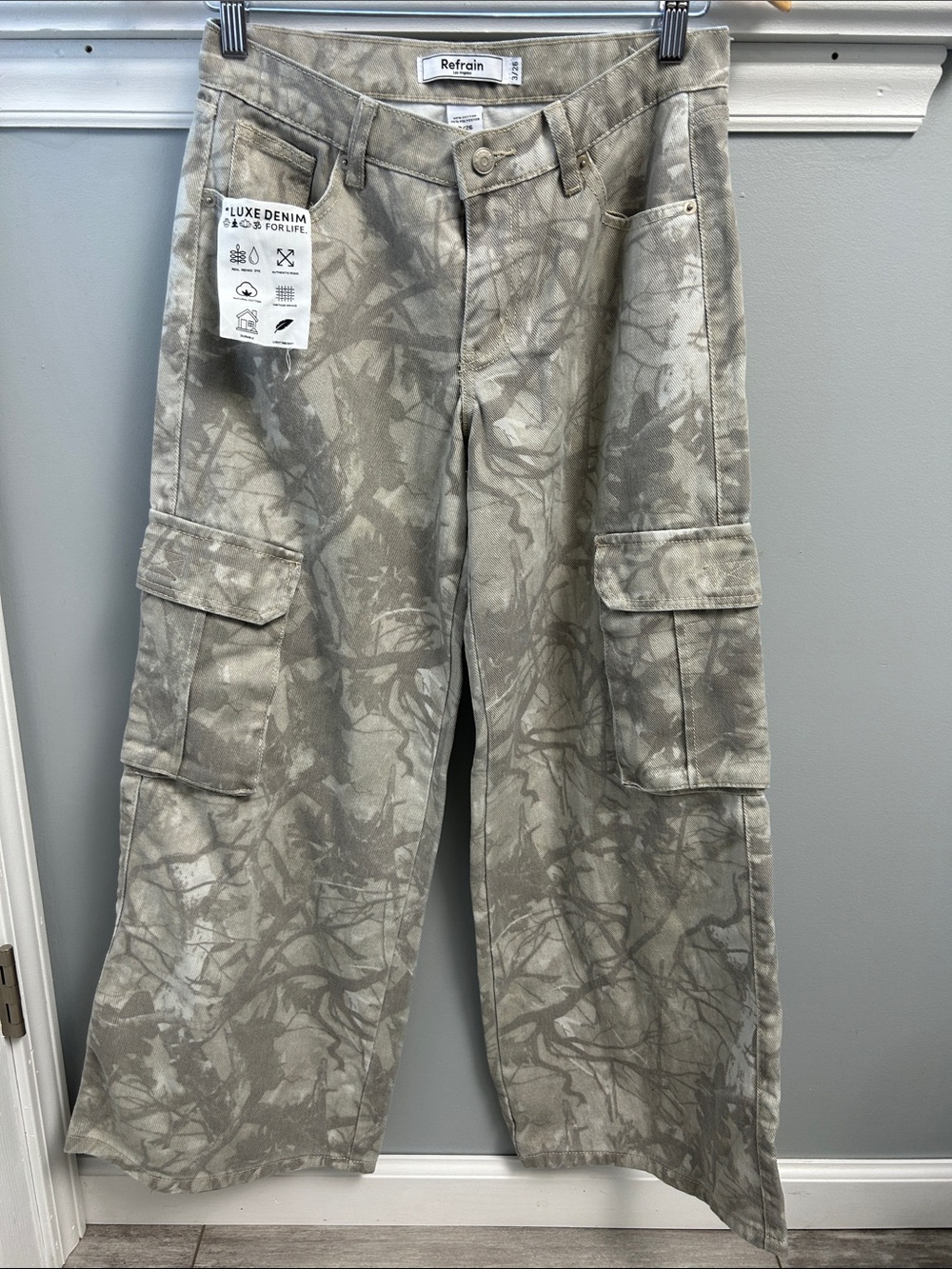 Refrain Los Angeles Camo Cargo Jeans Beige Gray Wide Leg Sz 3/26 NEW